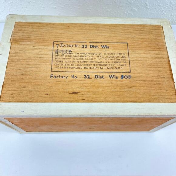 Vintage Flieth’s Havana Blend Wooden Cigar Box Milwaukee Wisconsin - Picture 5 of 6